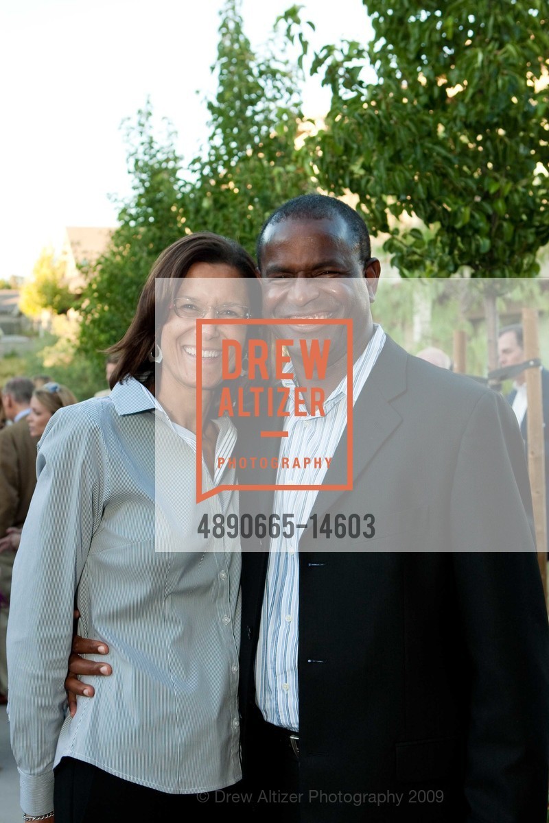 Linda Perry Lynch, Patrick Lynch, SENSE A Rosewood Spa - End of Summer Soiree, US, August 26th, 2009, Photo #4890665-14603 Linda Perry Lynch, Patrick Lynch, Photo #4890665-14603