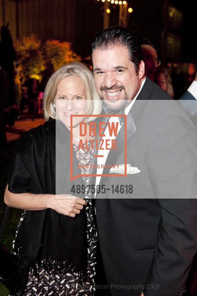 Susan Oberndorf, Peter Gamez, California Academy of Sciences BIG BANG GALA Featuring CHRIS ISAAC, US, September 26th, 2009, Photo #4897505-14618 Susan Oberndorf, Peter Gamez, Photo #4897505-14618