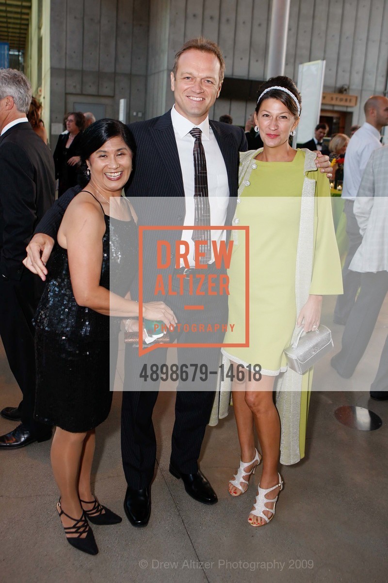 Cyd Antang, Christian Watts, Anna Stahl, California Academy of Sciences BIG BANG GALA Featuring CHRIS ISAAC, US, September 26th, 2009, Photo #4898679-14618 Cyd Antang, Christian Watts, Anna Stahl, Photo #4898679-14618