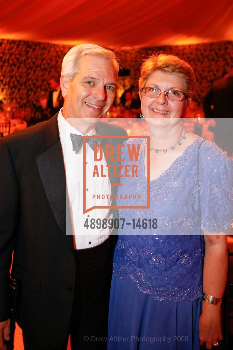 Frank Almeda, Mary Beth Almeda, California Academy of Sciences BIG BANG GALA Featuring CHRIS ISAAC, US, September 26th, 2009, Photo #4898907-14618 Frank Almeda, Mary Beth Almeda, Photo #4898907-14618