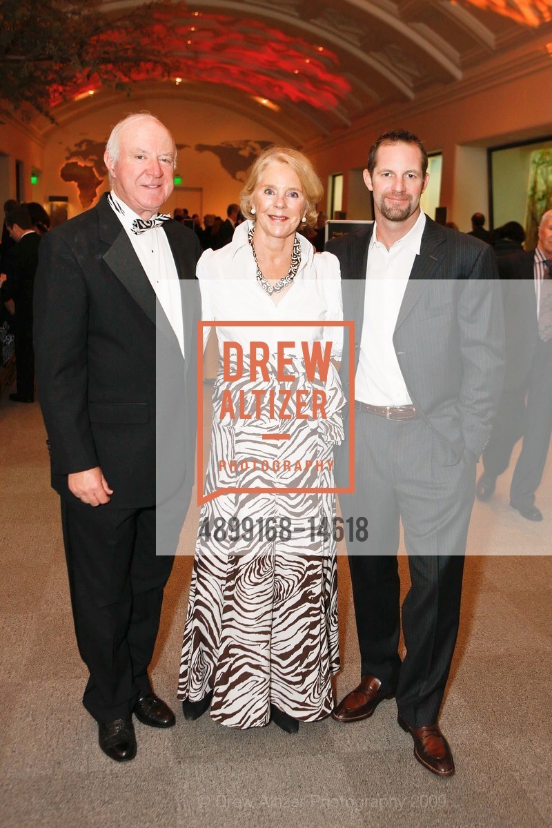 Tom Tusher, Pauline Tusher, Scott Tusher, California Academy of Sciences BIG BANG GALA Featuring CHRIS ISAAC, US, September 26th, 2009, Photo #4899168-14618 Tom Tusher, Pauline Tusher, Scott Tusher, Photo #4899168-14618
