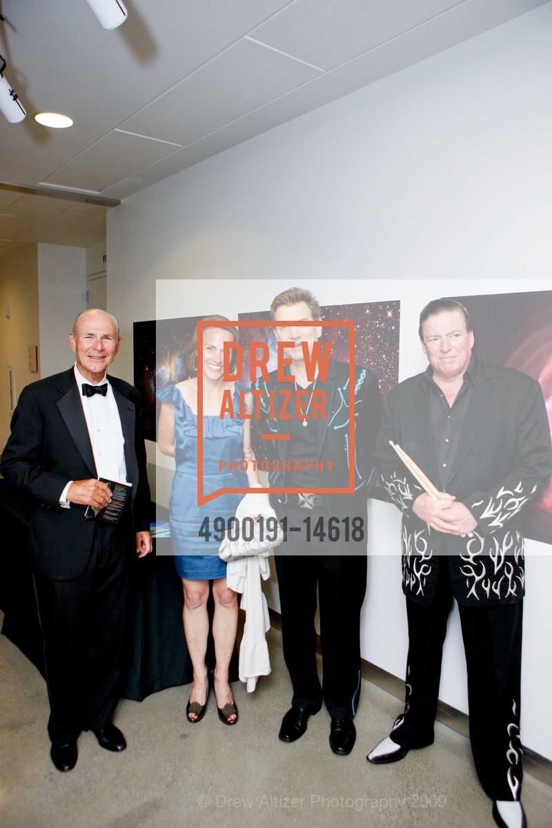 George Montgomery, Diana Edwards, Chris Isaak, Kenney Dale Johnson, California Academy of Sciences BIG BANG GALA Featuring CHRIS ISAAC, US, September 26th, 2009, Photo #4900191-14618 George Montgomery, Diana Edwards, Chris Isaak, Kenney Dale Johnson, Photo #4900191-14618