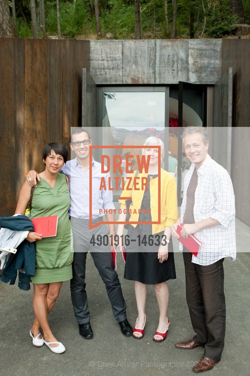 Moriah Ulinskas, Dominic Willsdon, Carol Varney, Rudolf Frieling, NORAH and NORMAN STONE Host Annual Summer Party Breaking New Ground Underground, US. Private Residence, July 14th, 2009, Photo #4901916-14633 Moriah Ulinskas, Dominic Willsdon, Carol Varney, Rudolf Frieling, Photo #4901916-14633