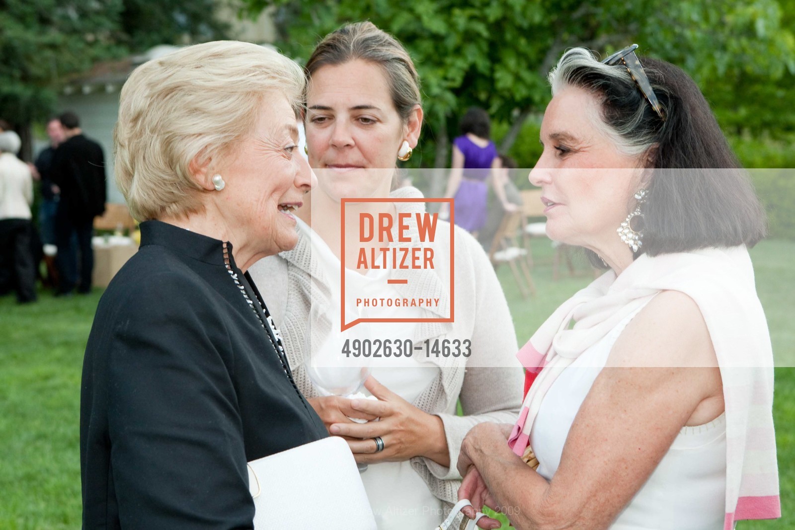 Gretchen De Baubigny, Helene Golob, Diane Kelly, NORAH and NORMAN STONE Host Annual Summer Party Breaking New Ground Underground, US. Private Residence, July 14th, 2009, Photo #4902630-14633 Gretchen De Baubigny, Helene Golob, Diane Kelly, Photo #4902630-14633