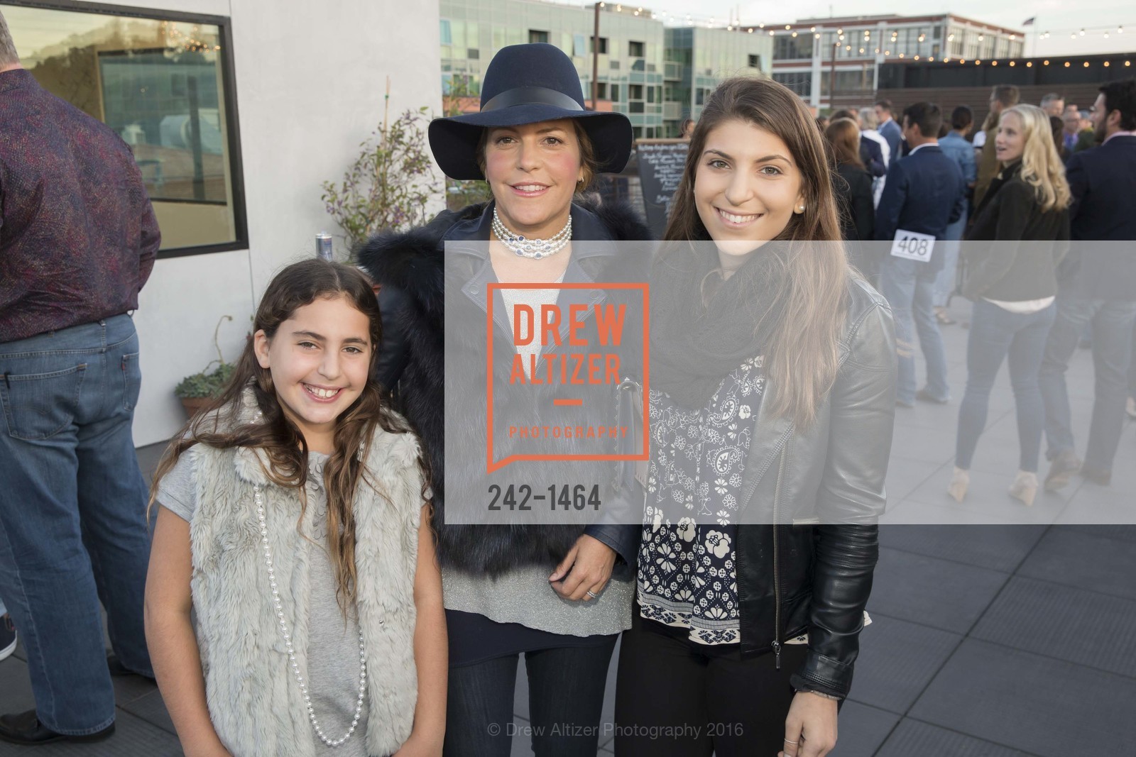Olivia Felson, Suzanne Felson, Sophia Felson, Photo #242-1464