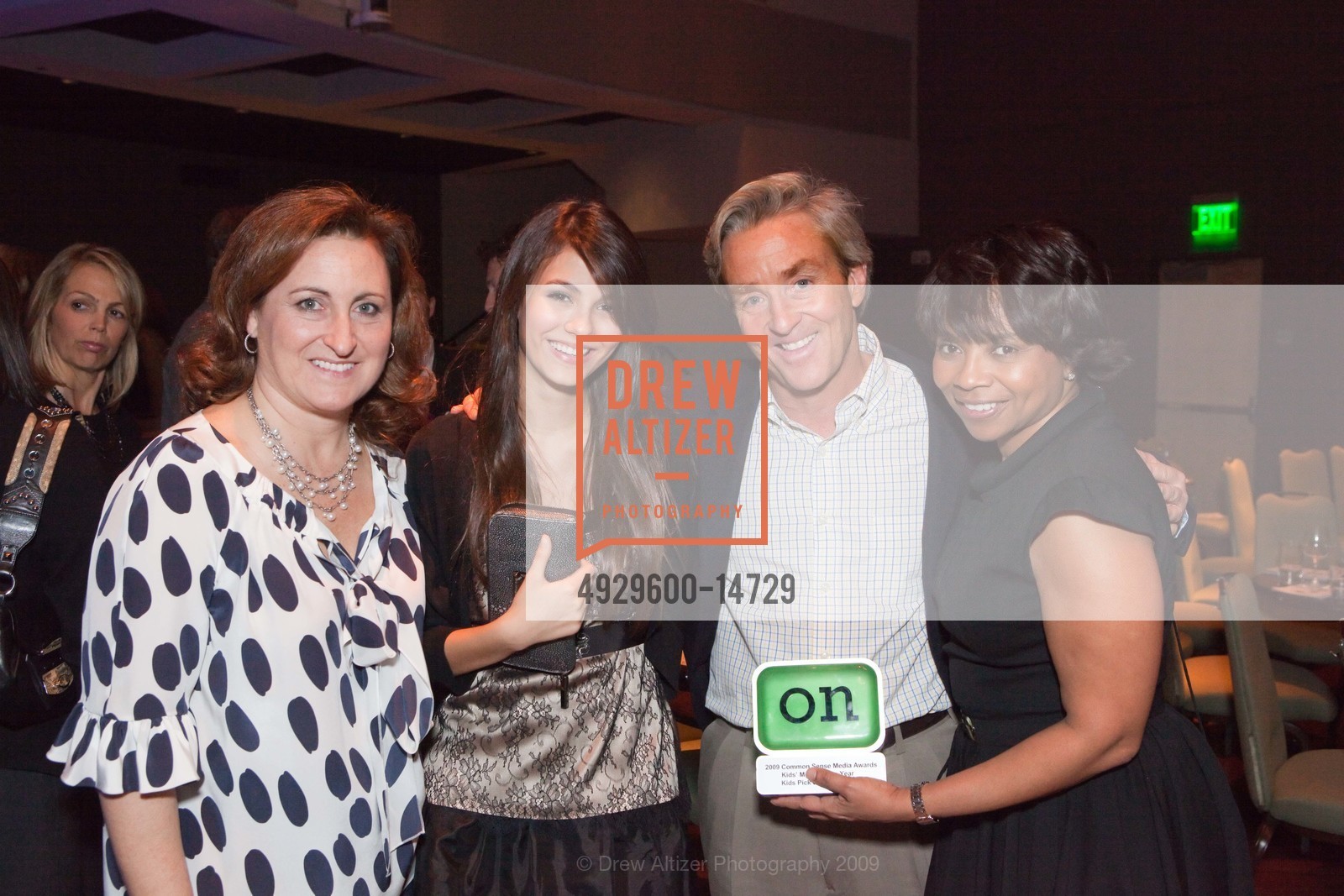 Cyma Zarghami, Victoria Justice, Jim Steyer, Marva Smalls, Common Sense Media Awards, US, February 11th, 2009, Photo #4929600-14729 Cyma Zarghami, Victoria Justice, Jim Steyer, Marva Smalls, Photo #4929600-14729