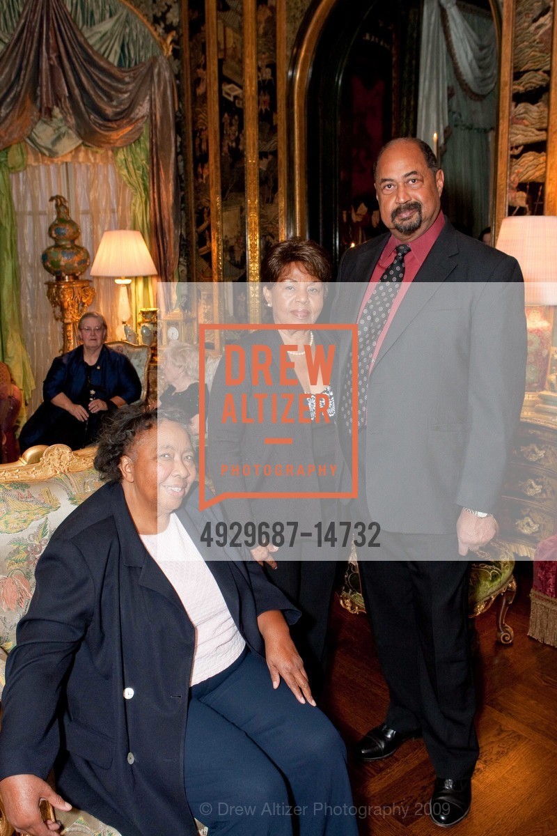? Lindsey, Bessie Sweeting, Conrad Sweeting, Ann & Gordon Getty Host a Salon for SF Opera's MEROLA PROGRAM, US, September 30th, 2009, Photo #4929687-14732 ? Lindsey, Bessie Sweeting, Conrad Sweeting, Photo #4929687-14732