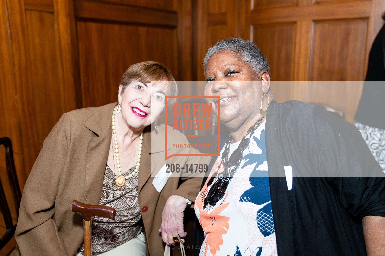 Graciela Pera, Helen Wiley, Photo #208-14799