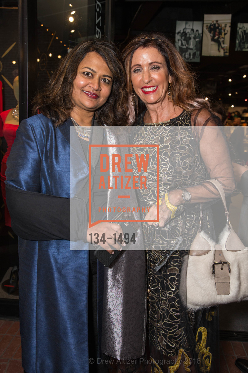 Helen John-Kelly, Margie Rotchford, Helpers Fifty Years at Ghirardelli Square, Helpers Bazaar, Ghiradelli Square. 2525 Van Ness St, October 15th, 2016, Photo #134-1494 Helen John-Kelly, Margie Rotchford, Photo #134-1494