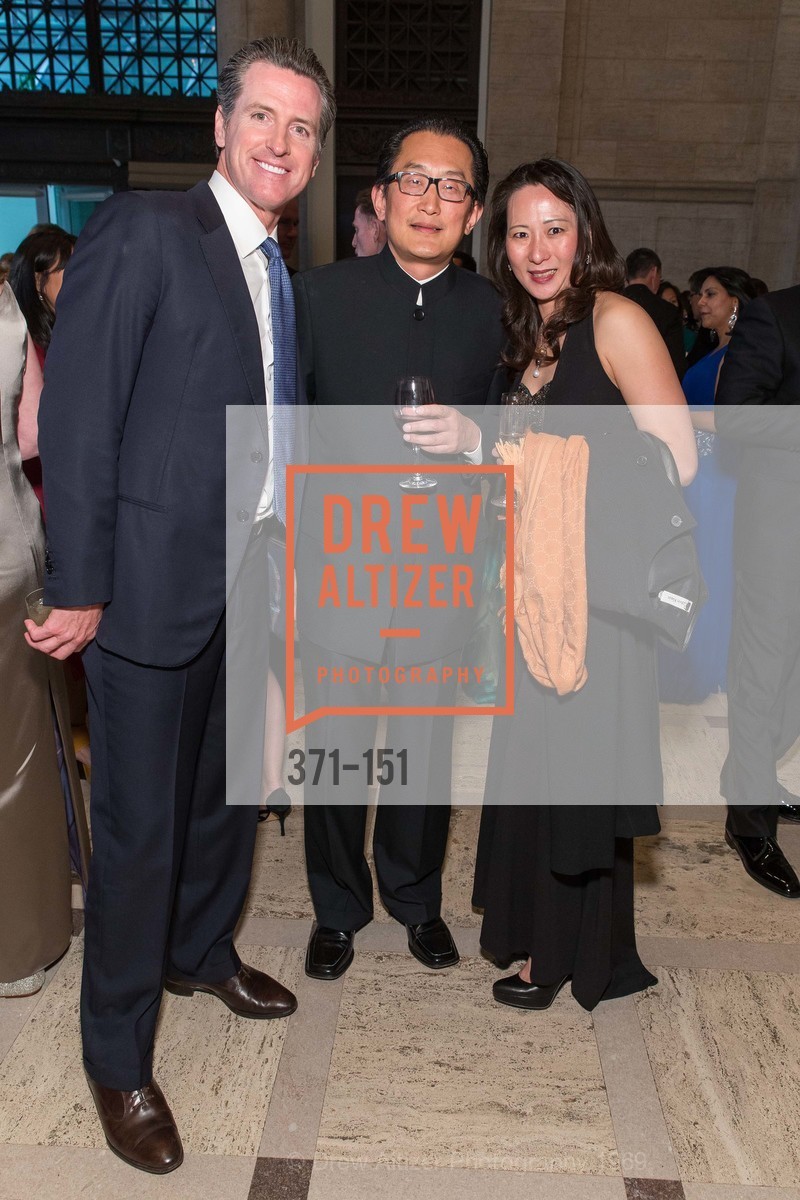 Gavin Newsom, Anton Qiu, Carina Qiu, Photo #371-151