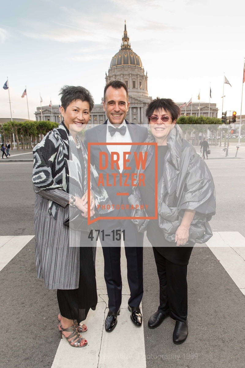 Linda Lei, Pedro Moura Carvalho, Mera Rubell, Gucci & Vogue Dinner, Asian Art Museum. Asian Art Museum, December 31st, 1969, Photo #471-151 Linda Lei, Pedro Moura Carvalho, Mera Rubell, Photo #471-151