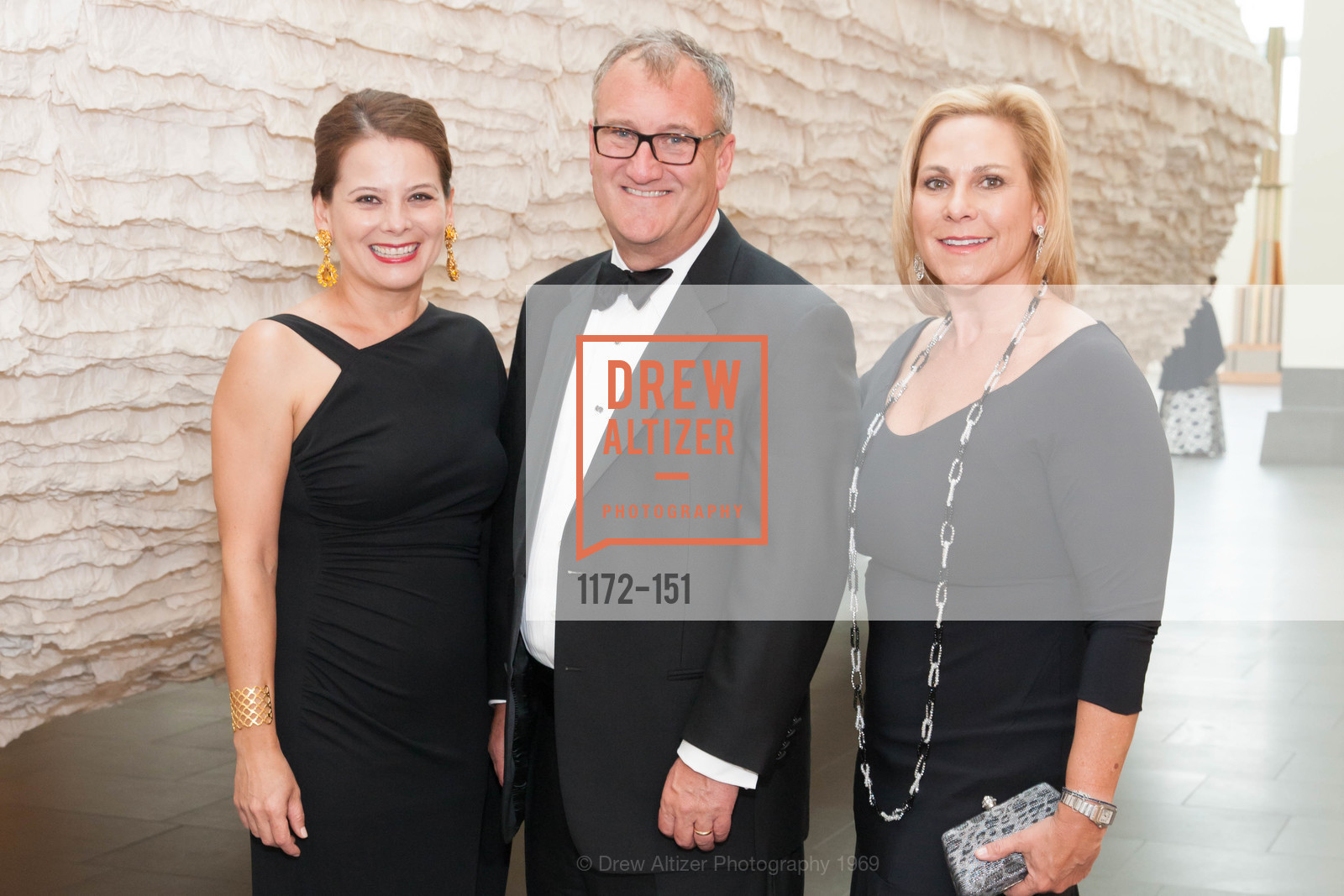 Midori Antebi, Mark Lester, Suzy Lester, Gucci & Vogue Dinner, Asian Art Museum. Asian Art Museum, . 200 Larkin St, December 31st, 1969, Photo #1172-151 Midori Antebi, Mark Lester, Suzy Lester, Photo #1172-151