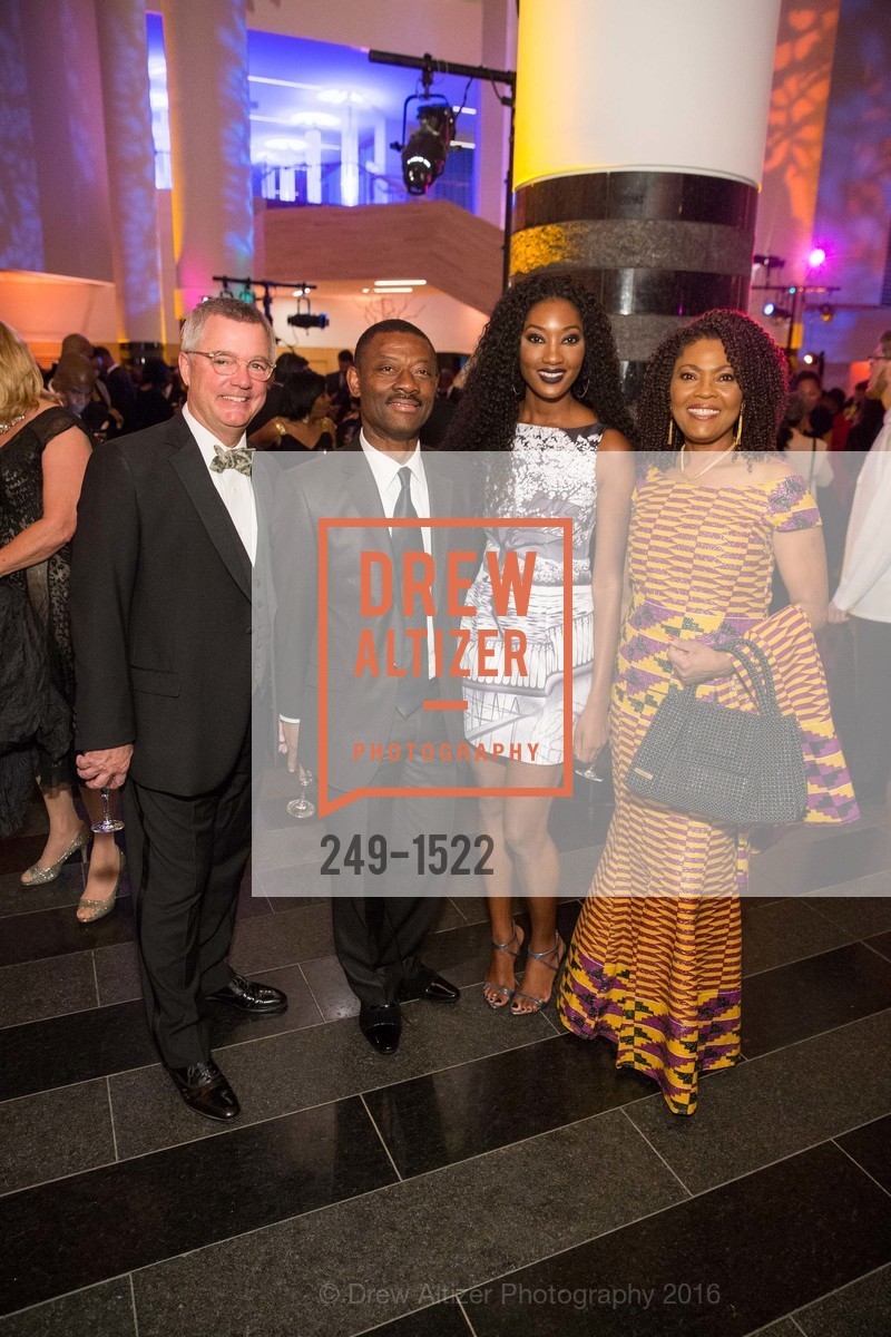 Wade Rose, Kofi Bonner, Noelle Bonner, Gladys Moore, London Breed, 2016 MoAD GALA, SF MOMA. 151 Third Street, October 22nd, 2016, Photo #249-1522 Wade Rose, Kofi Bonner, Noelle Bonner, Gladys Moore, London Breed, Photo #249-1522