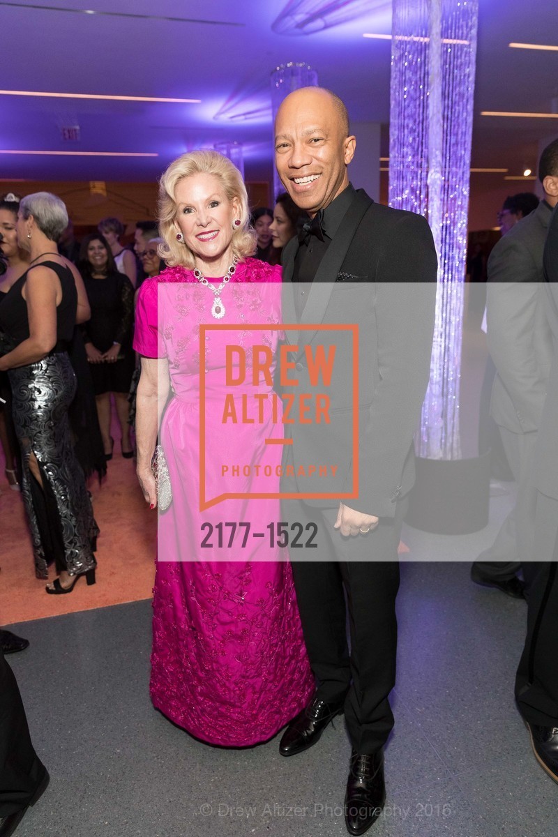Dede Wilsey, Ken McNeely, 2016 MoAD GALA, SF MOMA. 151 Third Street, October 22nd, 2016, Photo #2177-1522 Dede Wilsey, Ken McNeely, Photo #2177-1522