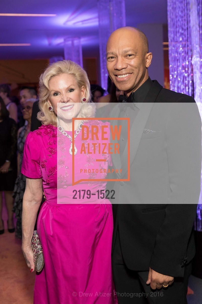 Dede Wilsey, Ken McNeely, 2016 MoAD GALA, SF MOMA. 151 Third Street, October 22nd, 2016, Photo #2179-1522 Dede Wilsey, Ken McNeely, Photo #2179-1522
