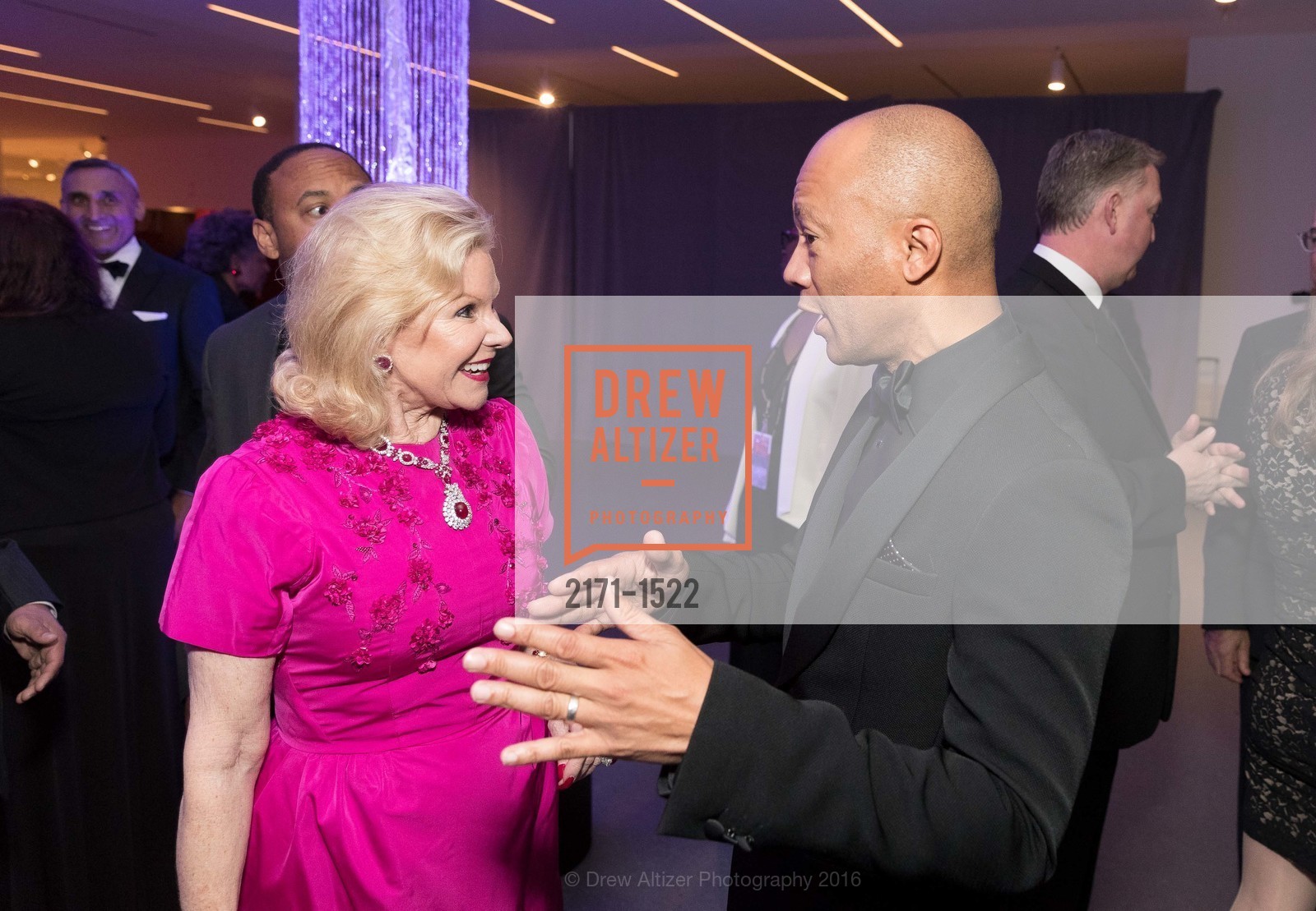Dede Wilsey, Ken McNeely, 2016 MoAD GALA, SF MOMA. 151 Third Street, October 22nd, 2016, Photo #2171-1522 Dede Wilsey, Ken McNeely, Photo #2171-1522