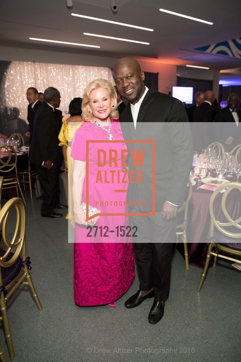 Dede Wilsey, David Adjaye, 2016 MoAD GALA, SF MOMA. 151 Third Street, October 22nd, 2016, Photo #2712-1522 Dede Wilsey, David Adjaye, Photo #2712-1522