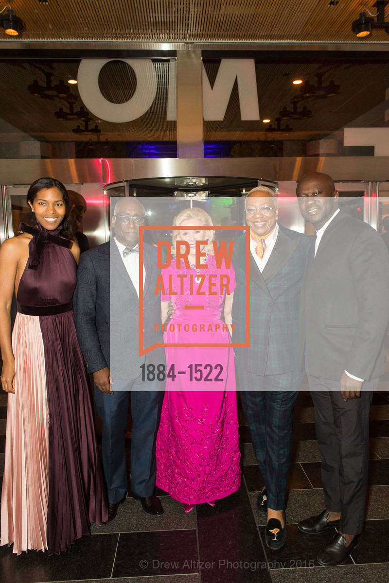 Ashley Shaw Scott Adjaye, Michael Warr, Dede Wilsey, Linda Harrison, David Adjaye, 2016 MoAD GALA, SF MOMA. 151 Third Street, October 22nd, 2016, Photo #1884-1522 Ashley Shaw Scott Adjaye, Michael Warr, Dede Wilsey, Linda Harrison, David Adjaye, Photo #1884-1522