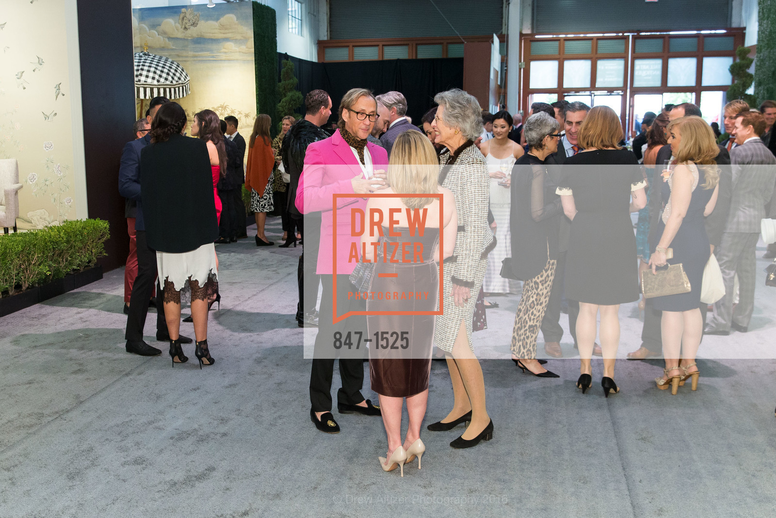 Atmosphere, The San Francisco Fall Art & Antiques Show 2016, Fort Mason, October 26th, 2016, Photo #847-1525 Atmosphere, Photo #847-1525