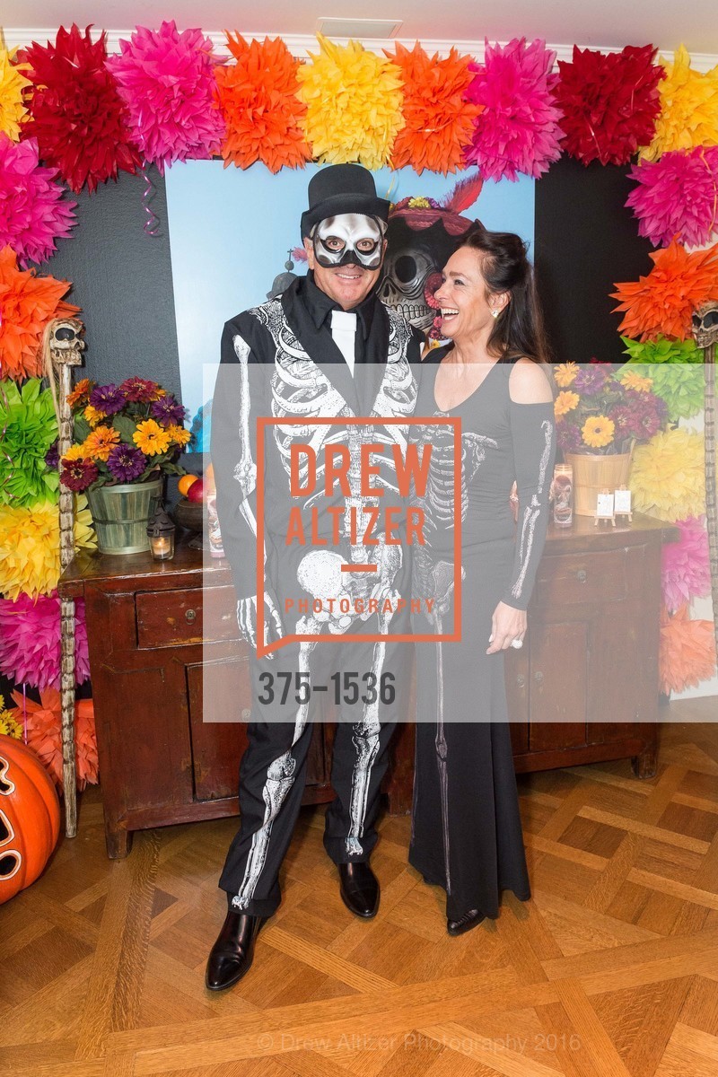 Thomas Neece, Elizabeth Thieriot, Wolfson-Federighi Costume Party, Private Residence. 737 Bay Road, October 29th, 2016, Photo #375-1536 Thomas Neece, Elizabeth Thieriot, Photo #375-1536