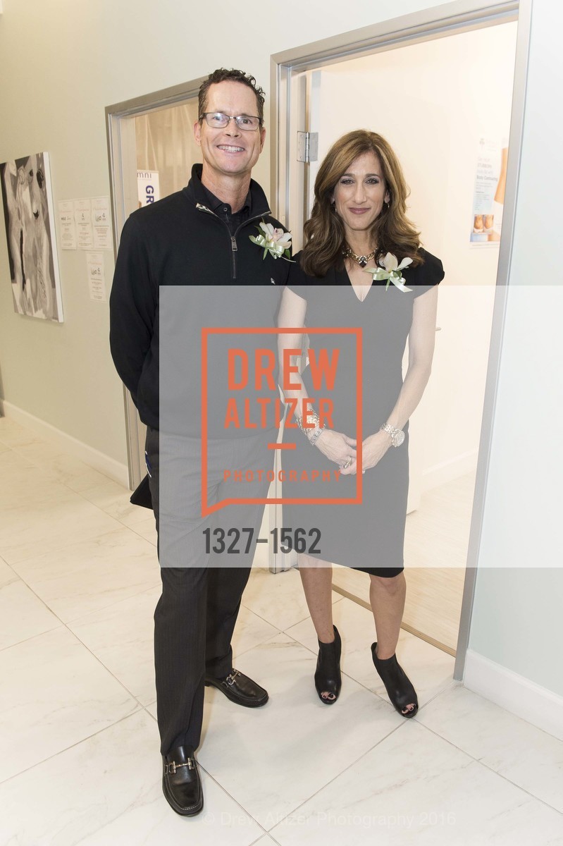 Mark Thompson, Jennifer Lupo, Photo #1327-1562