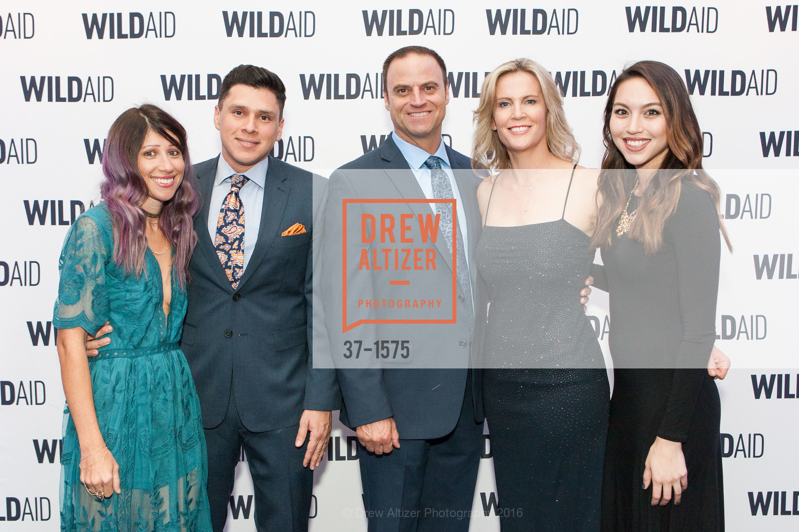Kelli Navarro, Oscar Navarro, Dave Rich, Kari Rich, Mechelle Haines, WildAid's "An Evening Under the Sea" Gala, The Ritz Carlton, November 12th, 2016, Photo #37-1575 Kelli Navarro, Oscar Navarro, Dave Rich, Kari Rich, Mechelle Haines, Photo #37-1575