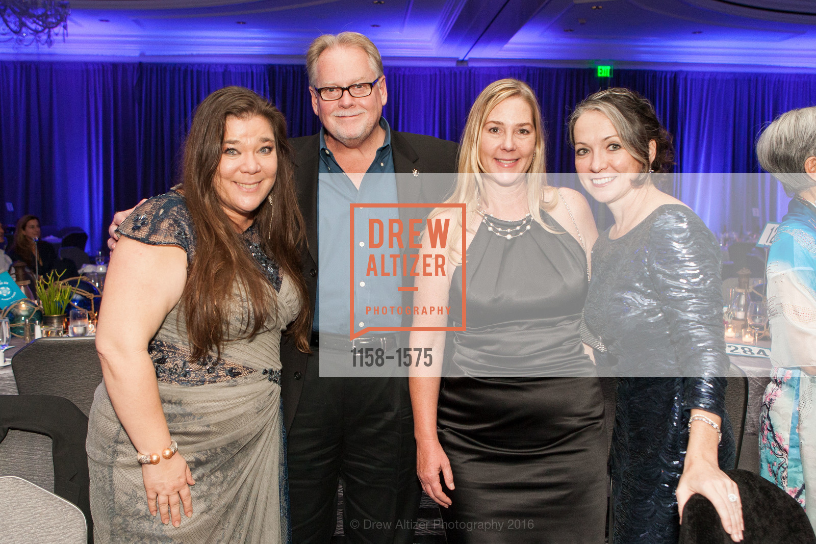 Buffy Redsecker, Jonathan Knowles, Kelly Knowles, WildAid's "An Evening Under the Sea" Gala, The Ritz Carlton, November 12th, 2016, Photo #1158-1575 Buffy Redsecker, Jonathan Knowles, Kelly Knowles, Photo #1158-1575