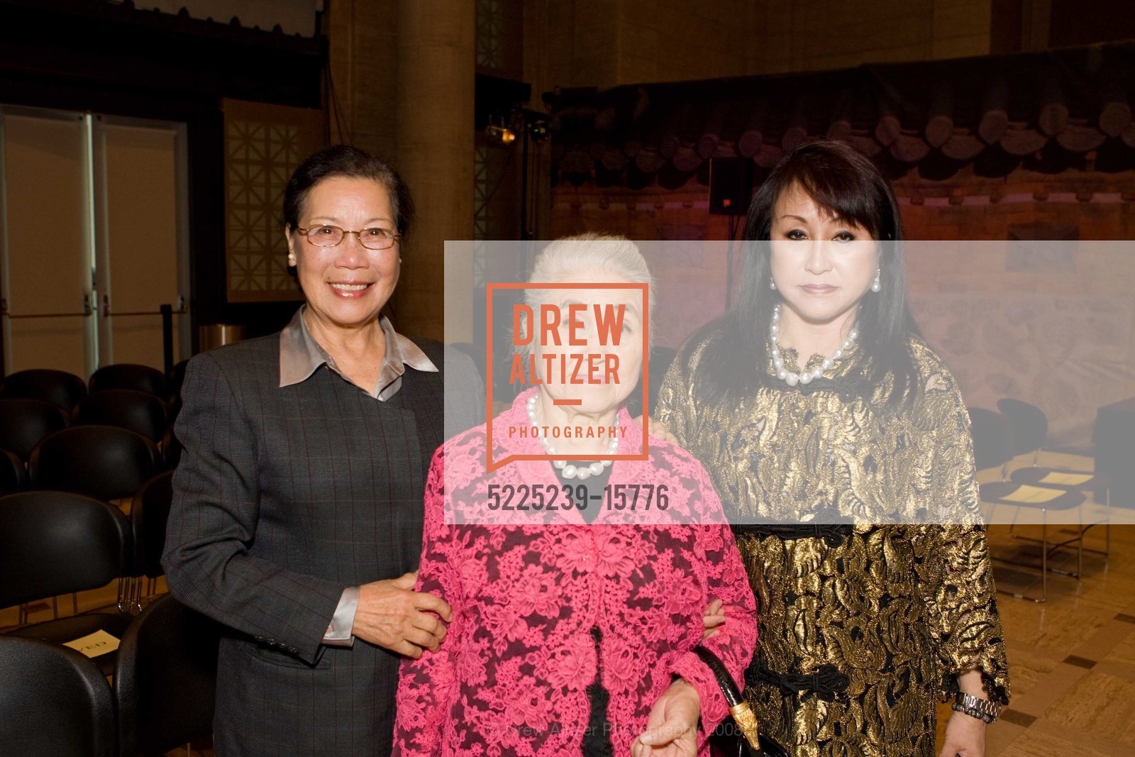 Jae Nam Lee, Chung Hyang Kay, Suno Kay Osterweis, Korean Arts and Cultural Committee of the Asian Art Museum hosts fashion show at the Asian Art Museum of Korean Hanboks, US, October 10th, 2008, Photo #5225239-15776 Jae Nam Lee, Chung Hyang Kay, Suno Kay Osterweis, Photo #5225239-15776