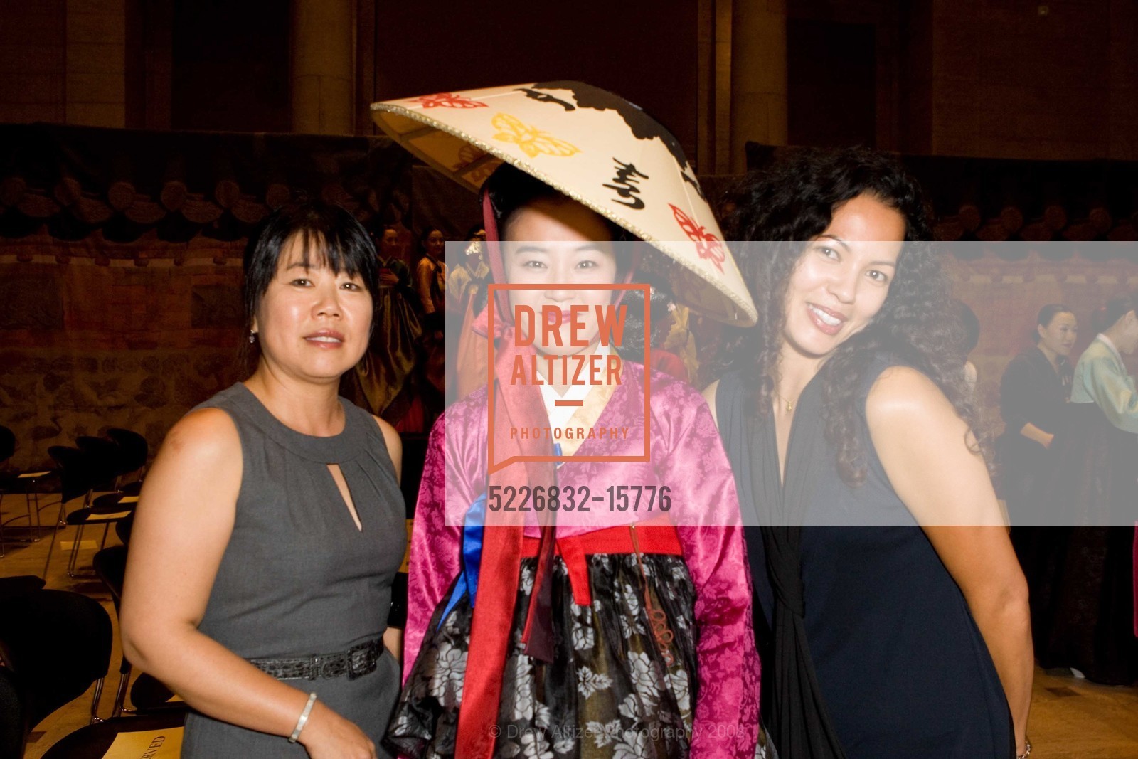 Linda Inson Choy, Lee Jea-eun, Soojung Ko Hobi, Korean Arts and Cultural Committee of the Asian Art Museum hosts fashion show at the Asian Art Museum of Korean Hanboks, US, October 10th, 2008, Photo #5226832-15776 Linda Inson Choy, Lee Jea-eun, Soojung Ko Hobi, Photo #5226832-15776