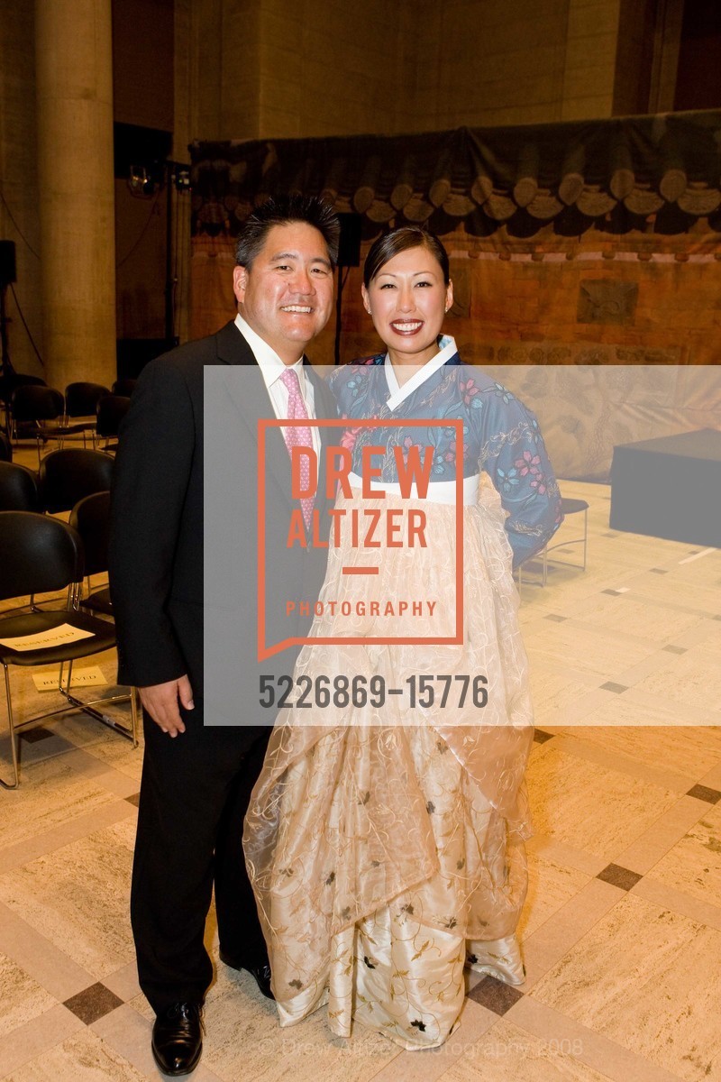 Wayne Yamamoto, Joy Boatwright, Korean Arts and Cultural Committee of the Asian Art Museum hosts fashion show at the Asian Art Museum of Korean Hanboks, US, October 10th, 2008, Photo #5226869-15776 Wayne Yamamoto, Joy Boatwright, Photo #5226869-15776