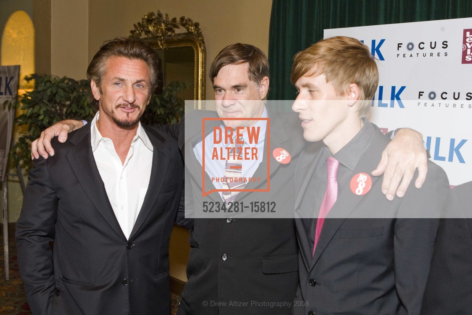 Sean Penn, Gus Van Sant, Dustin Lance Black, MILK Premieres at the Castro Theater, US, October 28th, 2008, Photo #5234281-15812 Sean Penn, Gus Van Sant, Dustin Lance Black, Photo #5234281-15812