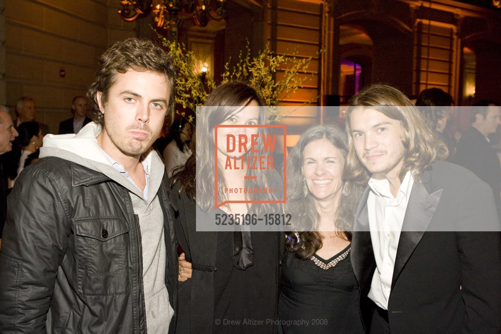 Casey Affleck, Liz Mahoney, Becky Franco, Emile Hirsch, Photo #5235196-15812