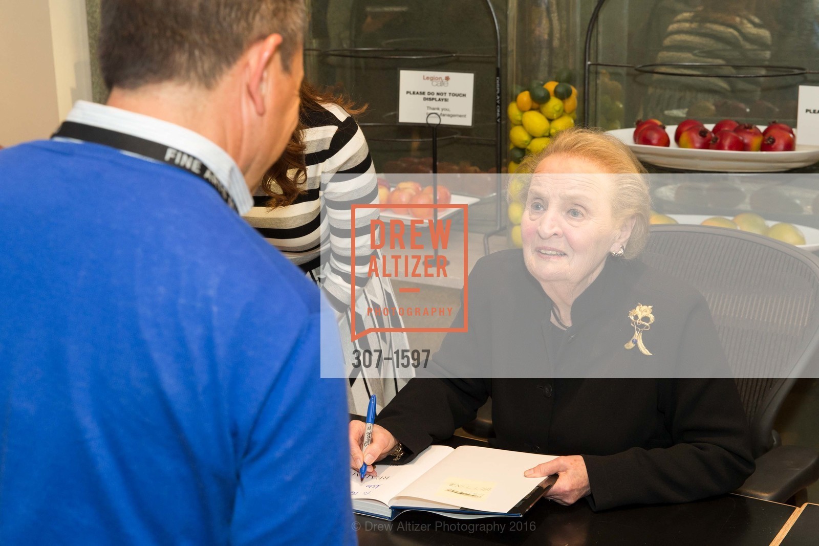 Madeleine Albright, Photo #307-1597