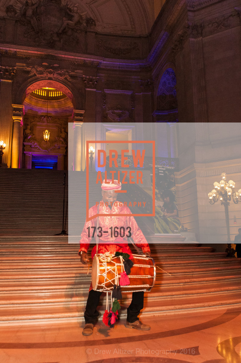 Performance, Human Rights Watch Voices for Justice San Francisco, City Hall. 2525 Van Ness St, November 17th, 2016, Photo #173-1603 Performance, Photo #173-1603