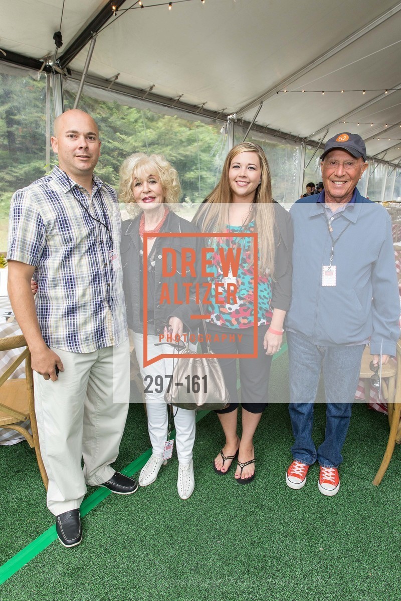 Chris Romero, Lea Orwitz, Amanda Ramiro, Allen Horowitz, Gucci & Vogue Dinner, Stern Grove. 2750 19th Avenue, June 14th, 2015, Photo #297-161 Chris Romero, Lea Orwitz, Amanda Ramiro, Allen Horowitz, Photo #297-161