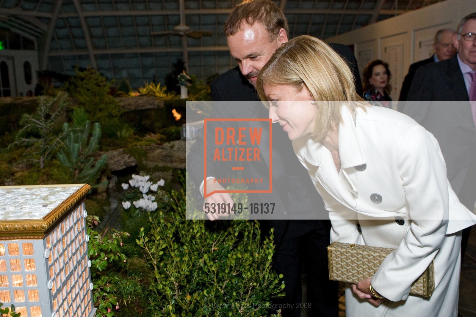 Brent Dennis, Janet RIley, The Golden Gate Express Premiere Gala at the SF Conservatory of Flowers, US, November 19th, 2008, Photo #5319149-16137 Brent Dennis, Janet RIley, Photo #5319149-16137