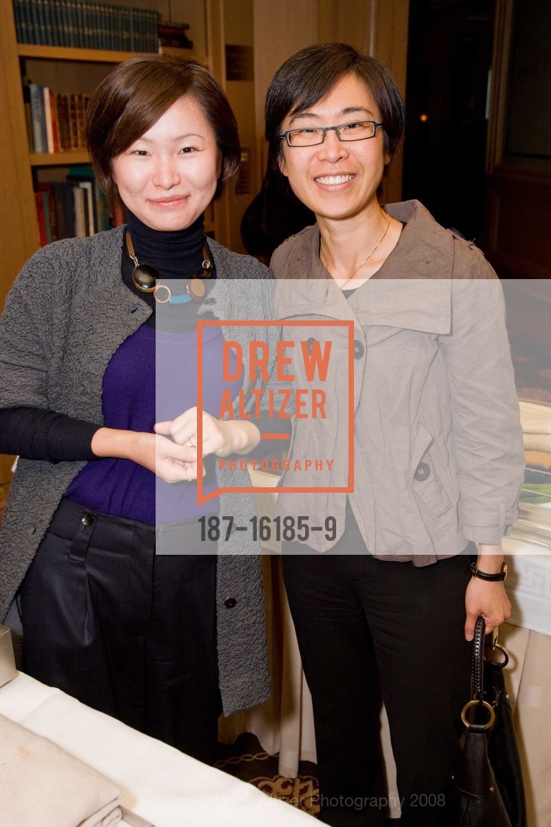 Ryoko Bivens, Susan Au, MANDARIN ORIENTAL HOTEL Hosts 2nd Annual Fashion Show, US, September 26th, 2008, Photo #187-16185-9 Ryoko Bivens, Susan Au, Photo #187-16185-9