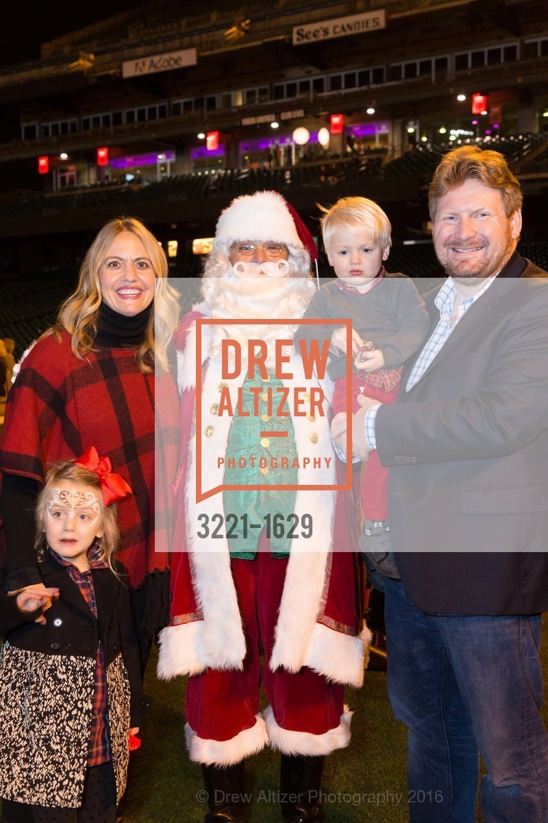 Wendy Armstrong, London Armstrong, Thatcher Armstrong, Benton Armstrong, Wender Weis Foundation for Children’s Holiday Heroes 2016, AT&T Park. 2525 Van Ness St, December 5th, 2016, Photo #3221-1629 Wendy Armstrong, London Armstrong, Thatcher Armstrong, Benton Armstrong, Photo #3221-1629
