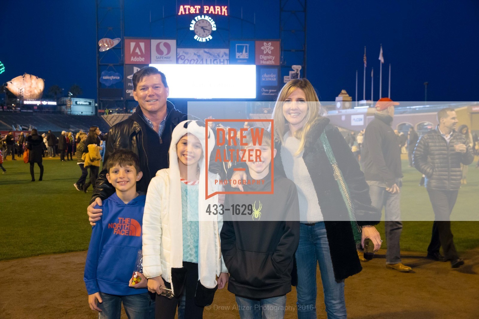 Patrick Shaughnessy, Gigi Shaughnessy, Teri Shaughnessy, Jack Shaughnessy, Wender Weis Foundation for Children’s Holiday Heroes 2016, AT&T Park. 2525 Van Ness St, December 5th, 2016, Photo #433-1629 Patrick Shaughnessy, Gigi Shaughnessy, Teri Shaughnessy, Jack Shaughnessy, Photo #433-1629