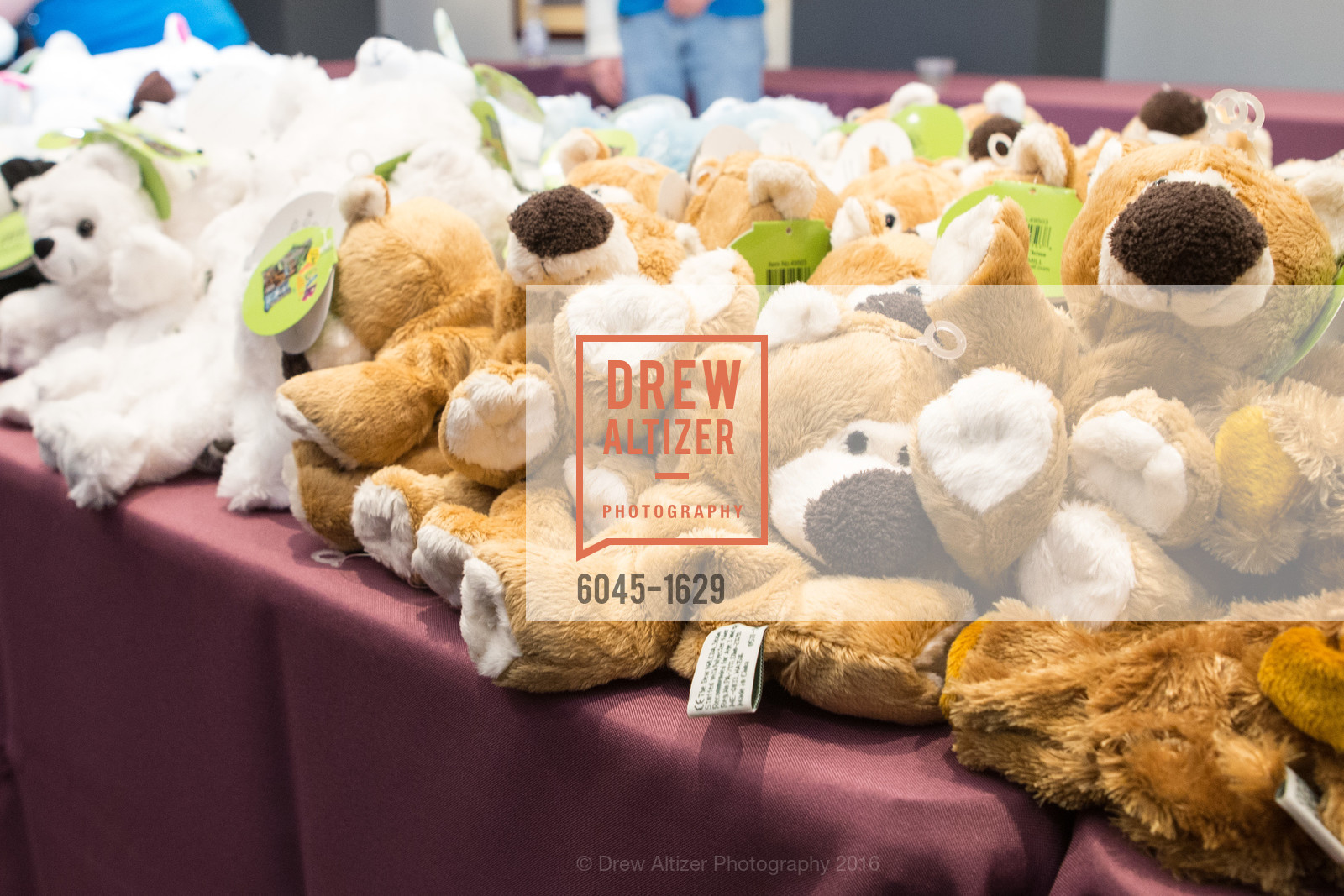 Atmosphere, Wender Weis Foundation for Children’s Holiday Heroes 2016, AT&T Park. 2525 Van Ness St, December 5th, 2016, Photo #6045-1629 Atmosphere, Photo #6045-1629