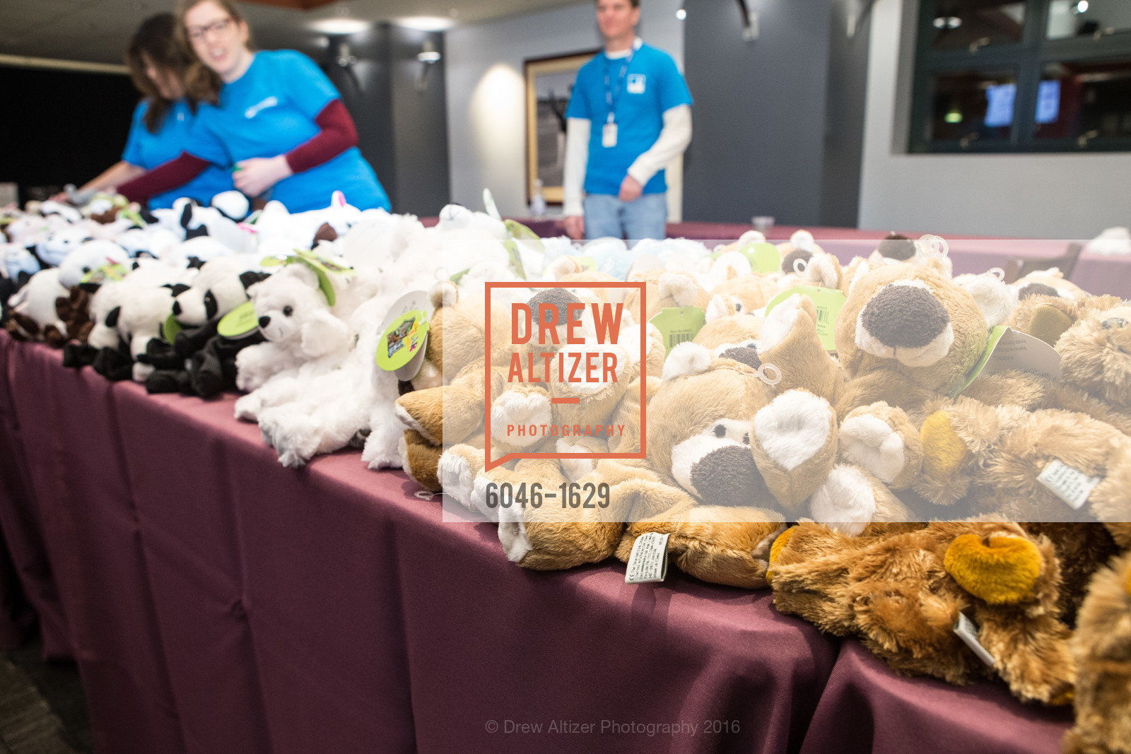 Atmosphere, Wender Weis Foundation for Children’s Holiday Heroes 2016, AT&T Park. 2525 Van Ness St, December 5th, 2016, Photo #6046-1629 Atmosphere, Photo #6046-1629