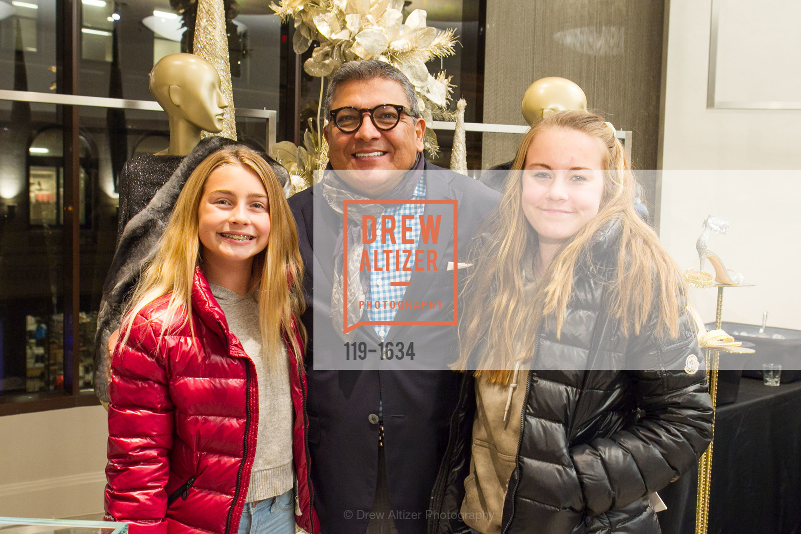 Catie Mudge, Riccardo Benavides, Maggie Mudge, Photo #119-1634