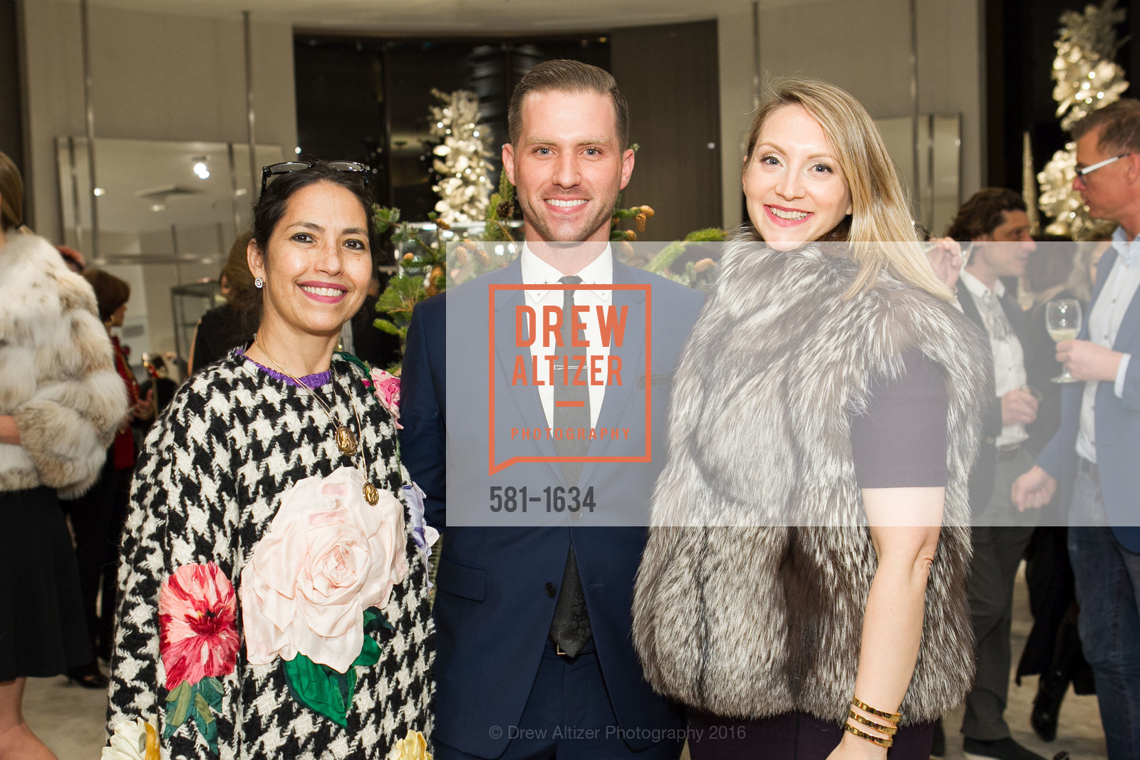 Maya Meux, Corey Thomas, Lydia Seifert, Saks Fifth Avenue Private Shopping Night, Saks Fifth Avenue. 384 Post St, December 7th, 2016, Photo #581-1634 Maya Meux, Corey Thomas, Lydia Seifert, Photo #581-1634