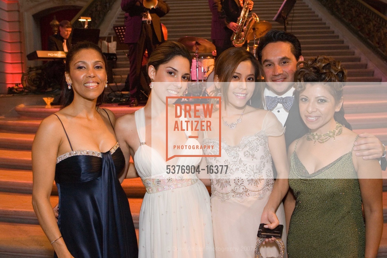 Christina Robinson, Isabela Robinson, Christine Hwang, Frank Alizaga, Alexandra Siliezar, BRAVO Gala, US, September 8th, 2007, Photo #5376904-16377 Christina Robinson, Isabela Robinson, Christine Hwang, Frank Alizaga, Alexandra Siliezar, Photo #5376904-16377