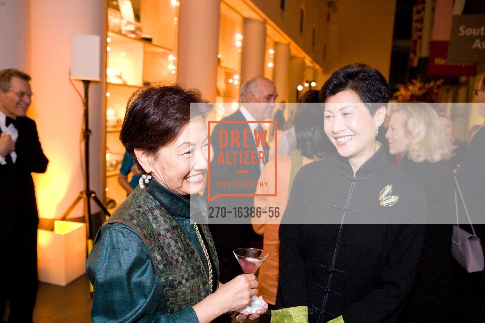 Sophie Aldrich, Linda Lei, Asian Art Museum Black Tie Gala Honoring Outgoing Director Emily J. Sano, Asian Art Museum. 200 Larkin St, San Francisco, CA 94102, November 17th, 2007, Photo #270-16386-56 Sophie Aldrich, Linda Lei, Photo #270-16386-56
