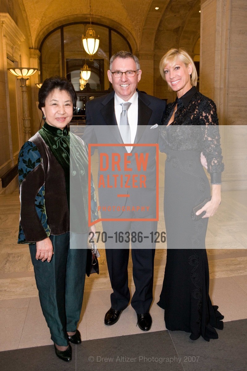 Julia Cheng, Clint Reilly, Jim Herbert, Janet Reilly, Asian Art Museum Black Tie Gala Honoring Outgoing Director Emily J. Sano, Asian Art Museum. 200 Larkin St, San Francisco, CA 94102, November 17th, 2007, Photo #270-16386-126 Julia Cheng, Clint Reilly, Jim Herbert, Janet Reilly, Photo #270-16386-126
