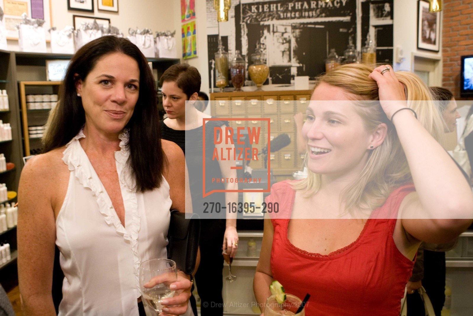 Kim Karp, Sara Denny Roth, Kiehl's Opening, US, September 6th, 2007, Photo #270-16395-290 Kim Karp, Sara Denny Roth, Photo #270-16395-290
