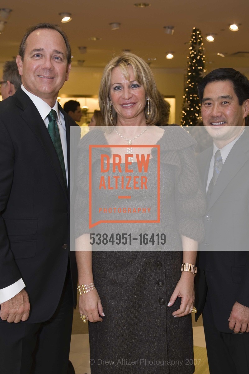 Larry Pelvel, Gitty Goldman, Colin Suzuki, Neiman-Marcus hosts AN EVENING OF LUXURY, Neiman-Marcus Union Square. 150 Stockton St, San Francisco, CA 94108, November 14th, 2007, Photo #5384951-16419 Larry Pelvel, Gitty Goldman, Colin Suzuki, Photo #5384951-16419