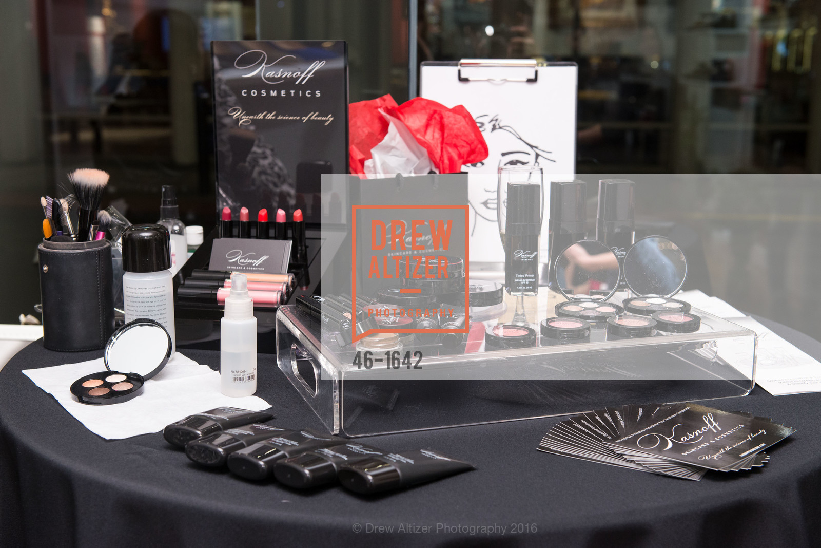 Senitero Holiday Shopping Event, Senitero. 11 Maiden Lane, December 7th, 2016, Photo #46-1642 Photo #46-1642