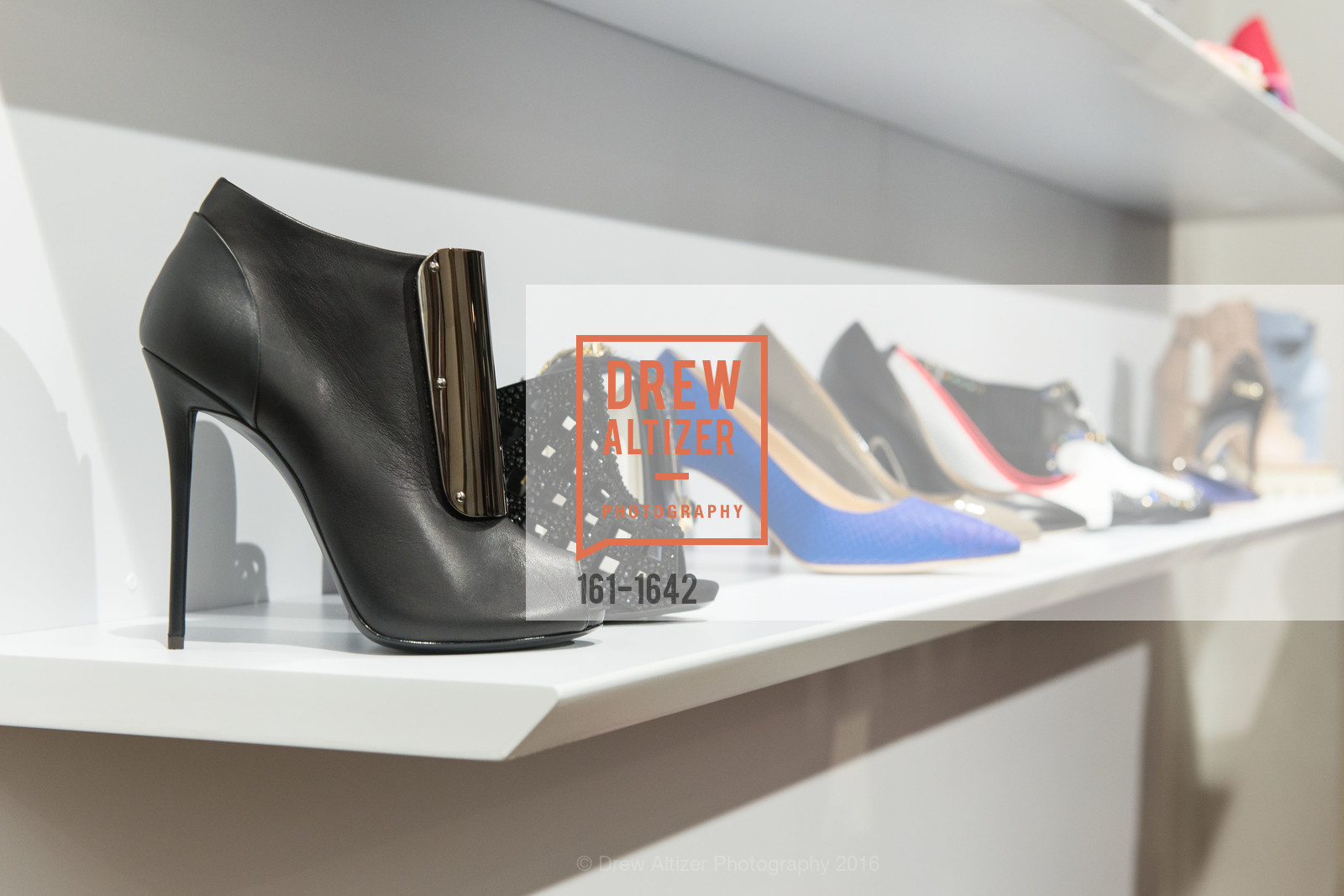 Senitero Holiday Shopping Event, Senitero. 11 Maiden Lane, December 7th, 2016, Photo #161-1642 Photo #161-1642